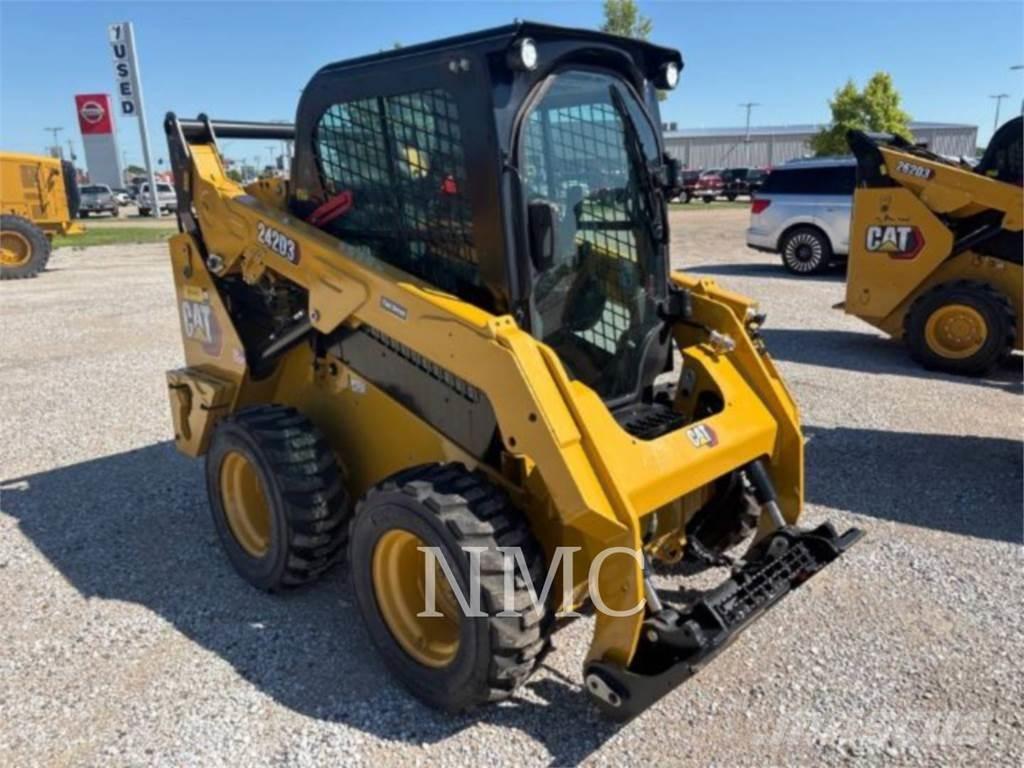 CAT 242D3 Kompaktlastare