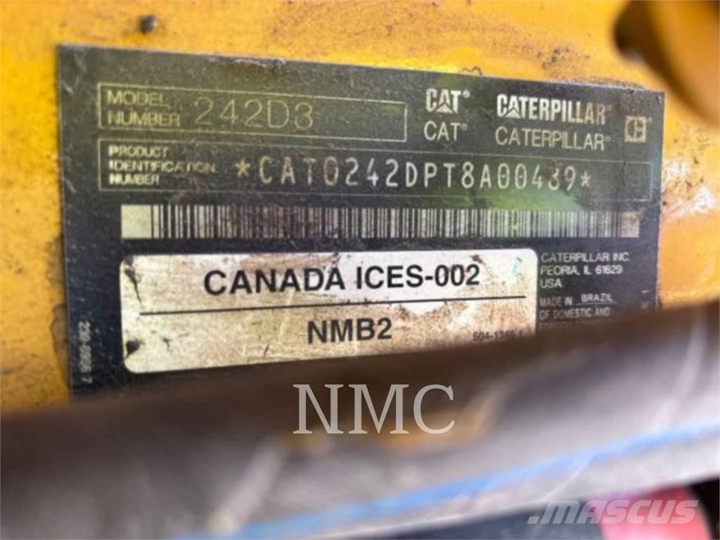 CAT 242D3 Kompaktlastare
