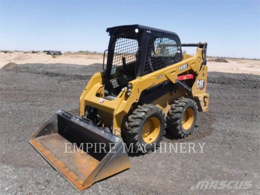 CAT 242D3 Kompaktlastare