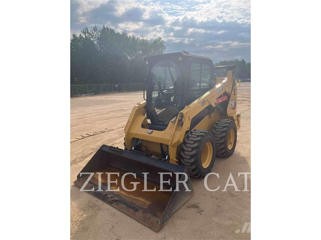 CAT 242D3 Kompaktlastare