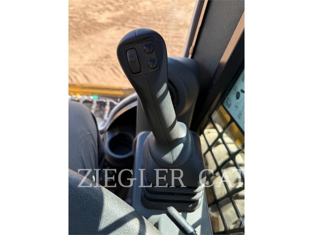 CAT 242D3 Kompaktlastare