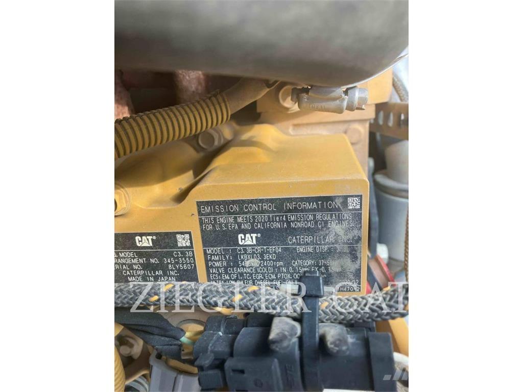 CAT 242D3 Kompaktlastare