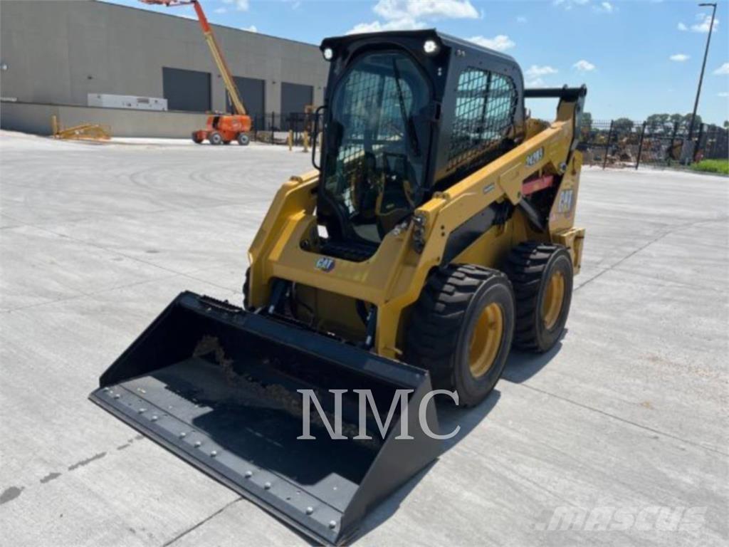 CAT 242D3 Kompaktlastare