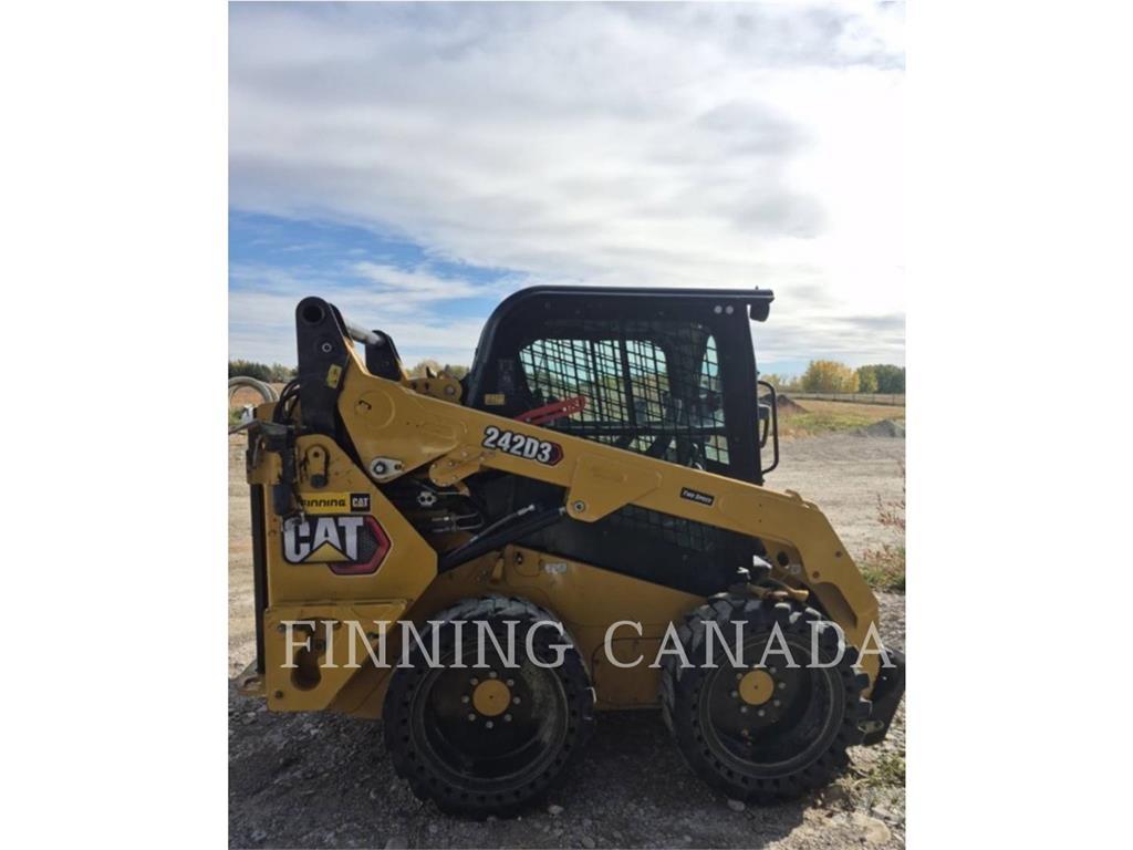 CAT 242D3 Kompaktlastare