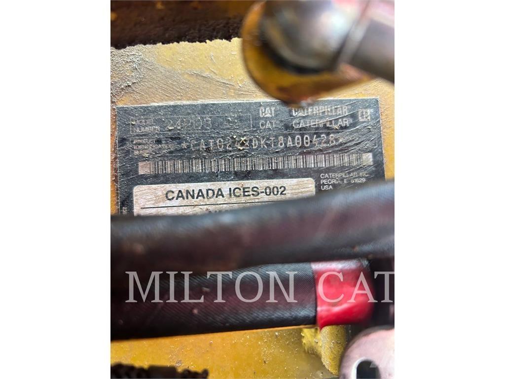 CAT 242D3 Kompaktlastare