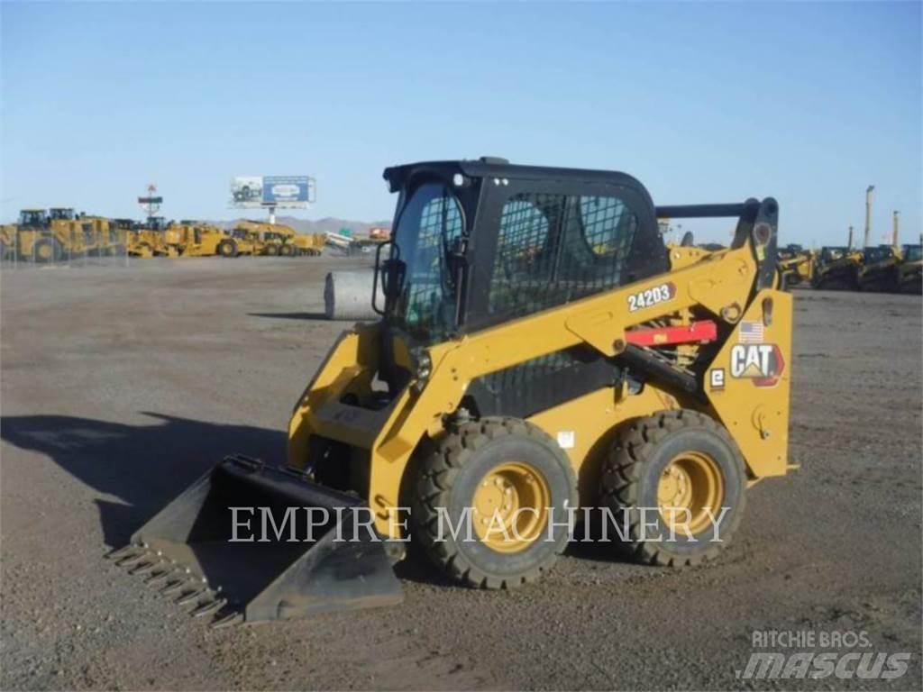 CAT 242D3 CA Kompaktlastare