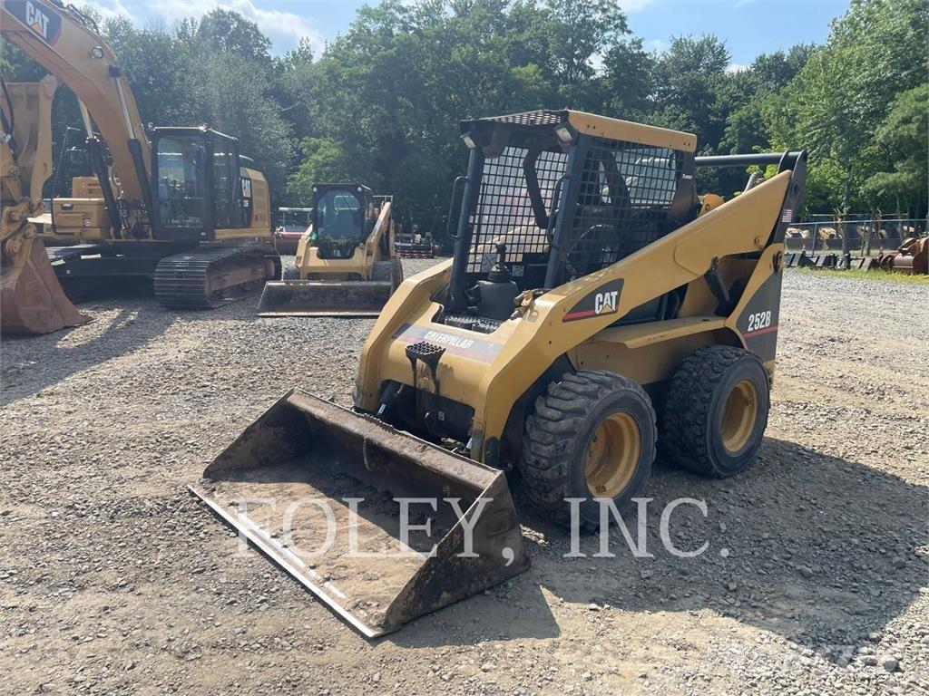 CAT 252B Kompaktlastare