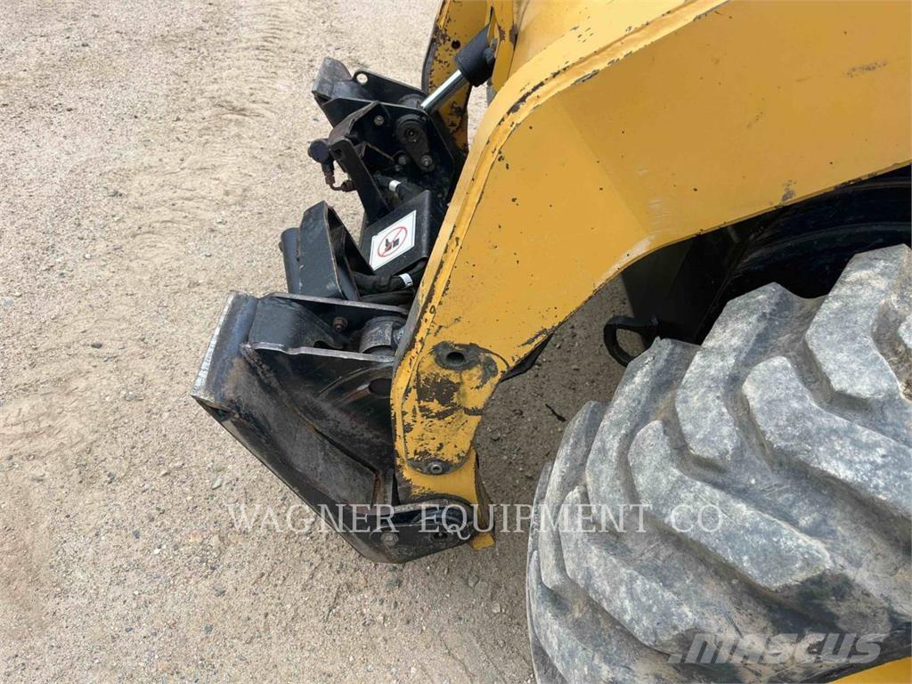 CAT 252B Kompaktlastare