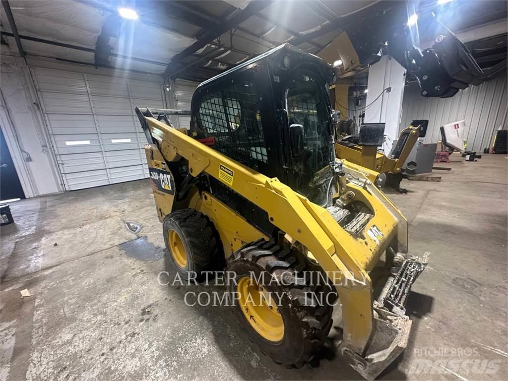 CAT 262D Kompaktlastare