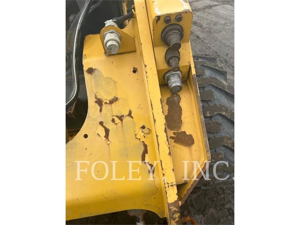 CAT 272D2 Kompaktlastare
