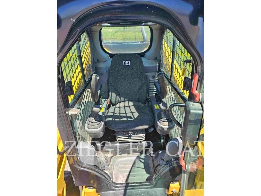 CAT 272D2 Kompaktlastare