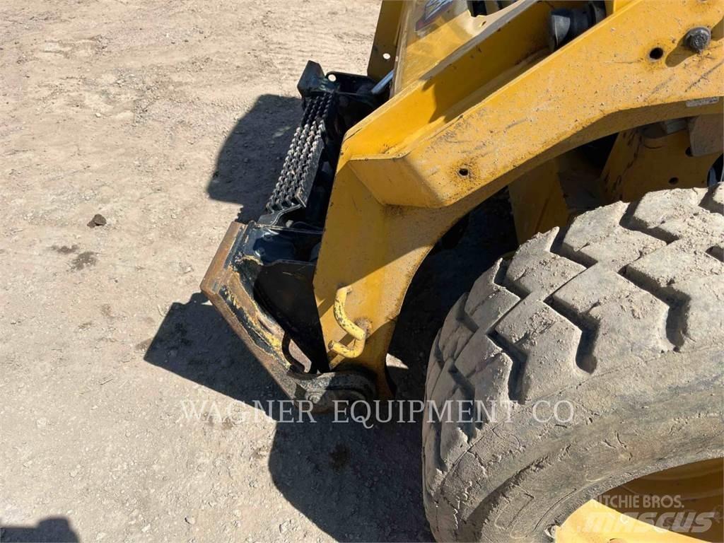 CAT 272D3 Kompaktlastare