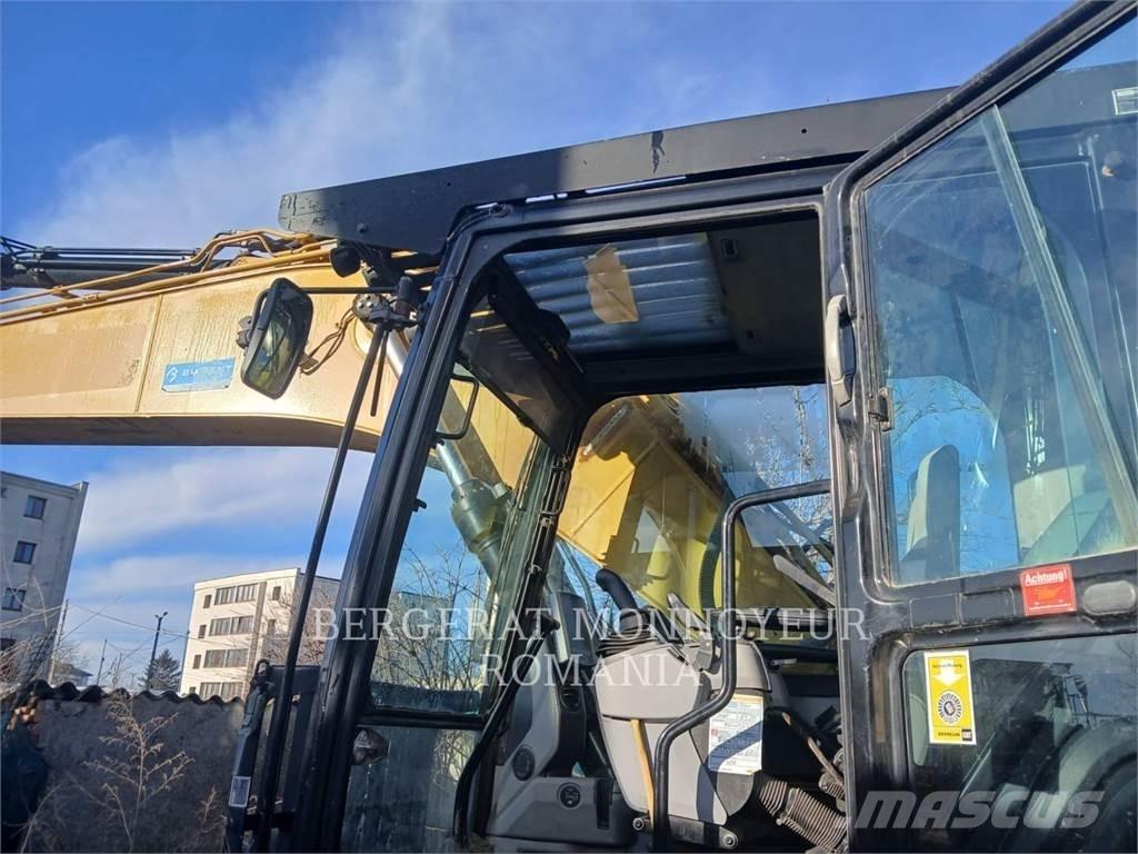 CAT 320FL Bandgrävare