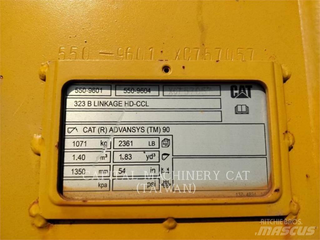 CAT 323 Skopor