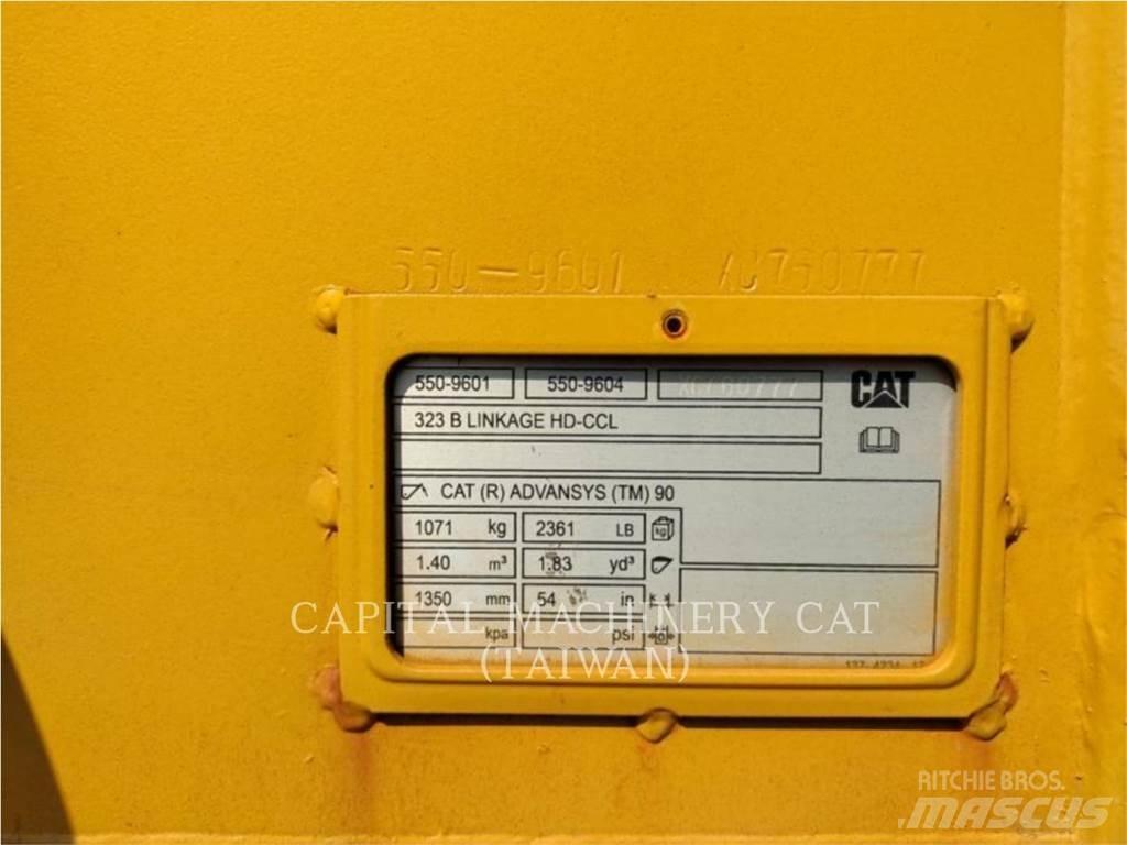 CAT 323 Skopor