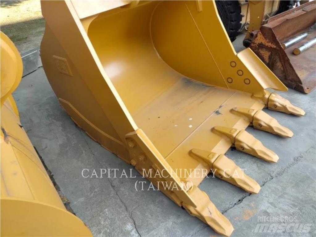 CAT 323 Skopor