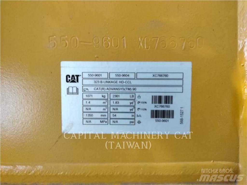CAT 323 Skopor