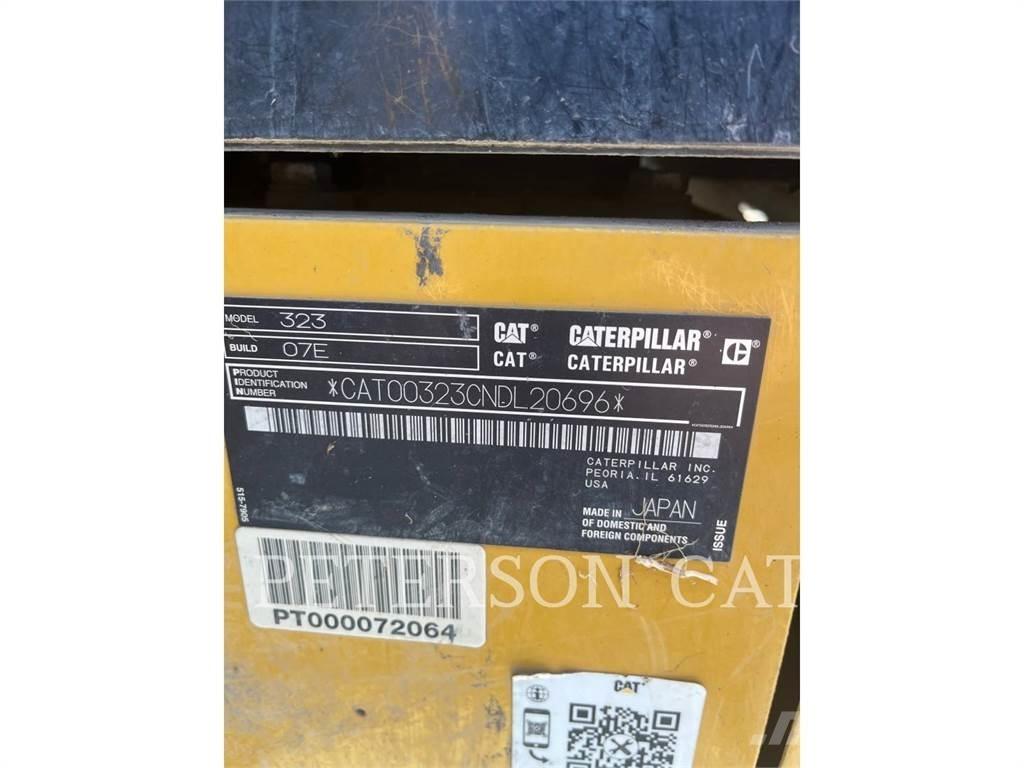 CAT 323 Bandgrävare