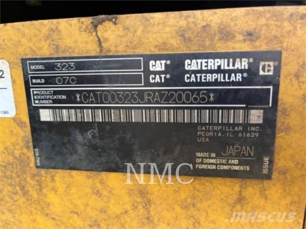 CAT 323 Bandgrävare