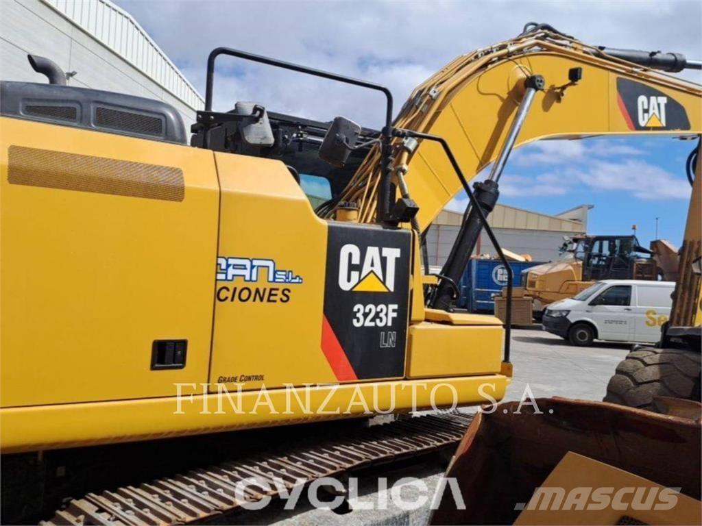 CAT 323F Bandgrävare