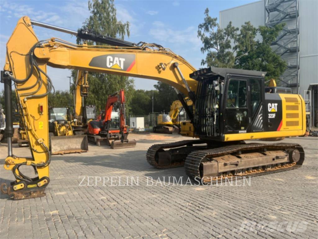 CAT 323FL Bandgrävare