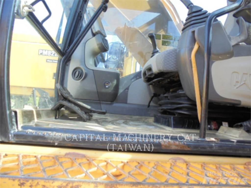 CAT 330D2L Bandgrävare