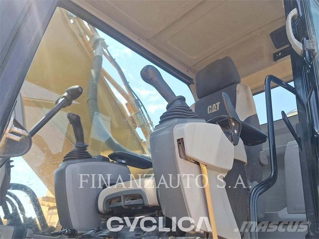 CAT 352FL Bandgrävare