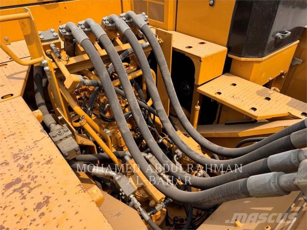 CAT 374 Bandgrävare