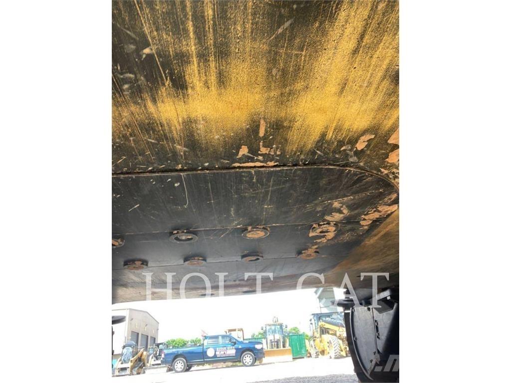 CAT 374 Bandgrävare