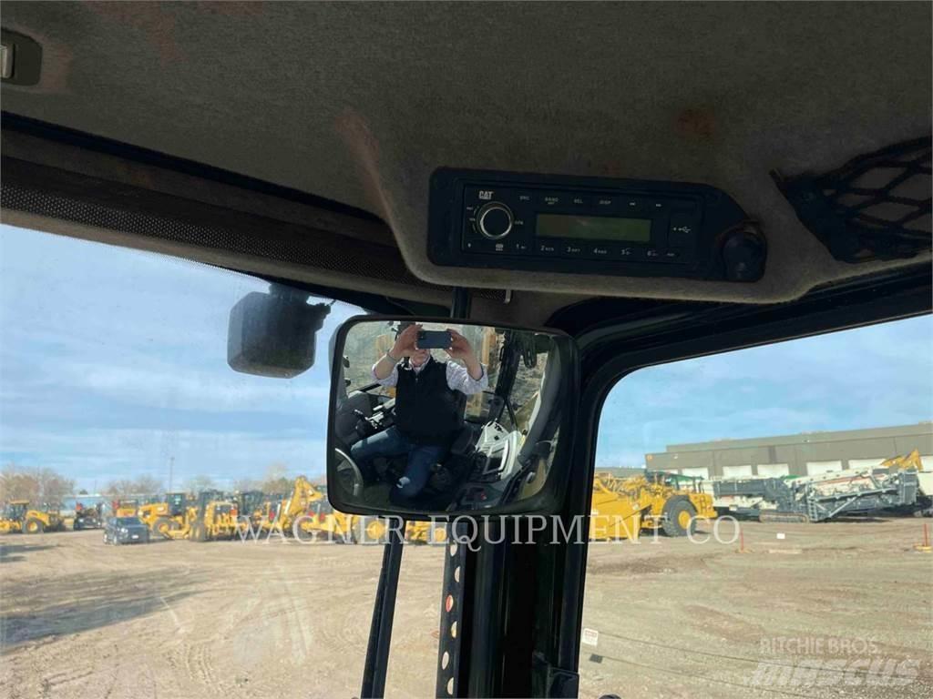 CAT 440 Grävlastare