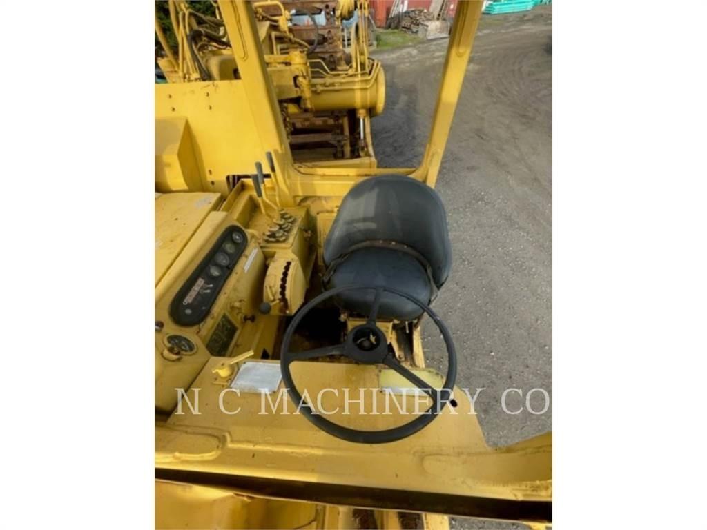 CAT 615 Schaktvagnar