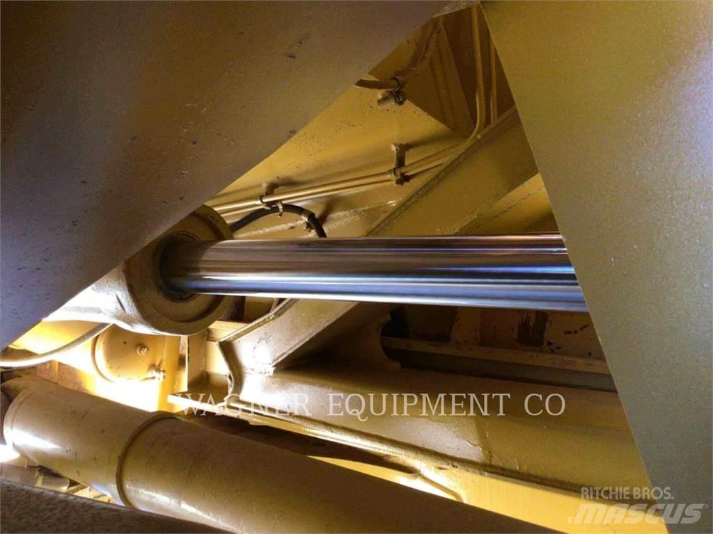 CAT 615C II Schaktvagnar