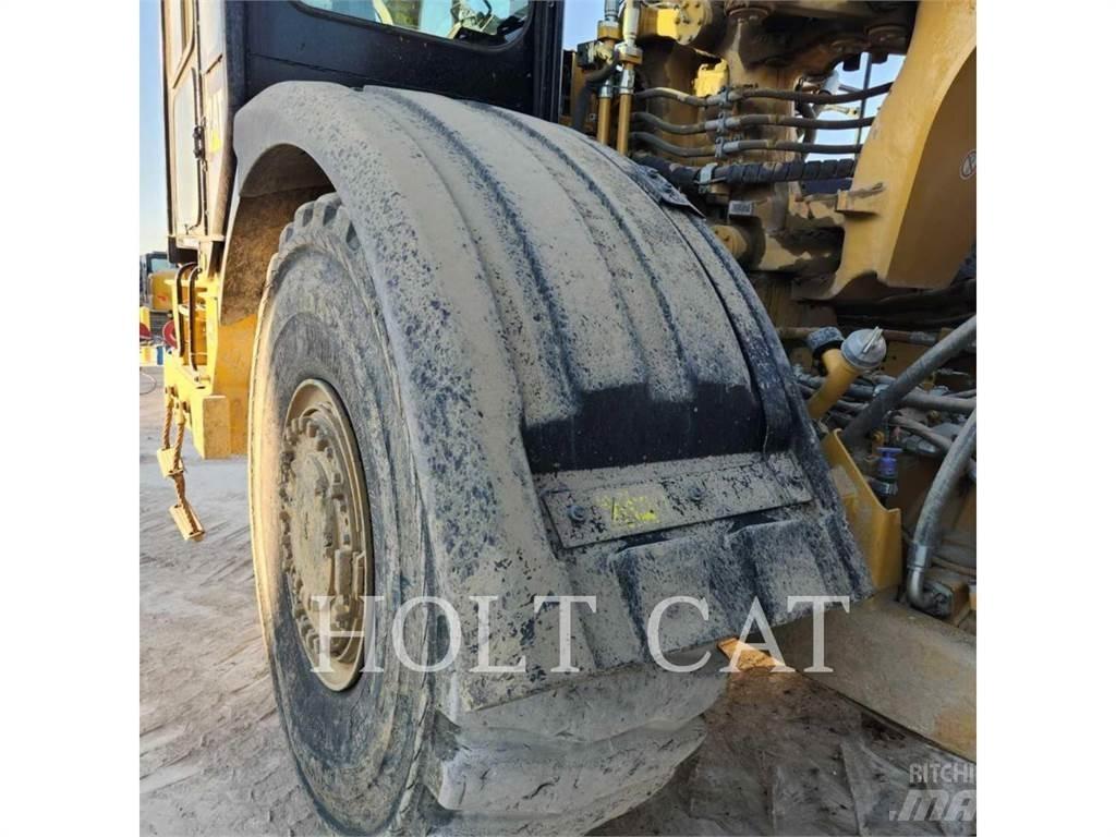 CAT 621K Schaktvagnar