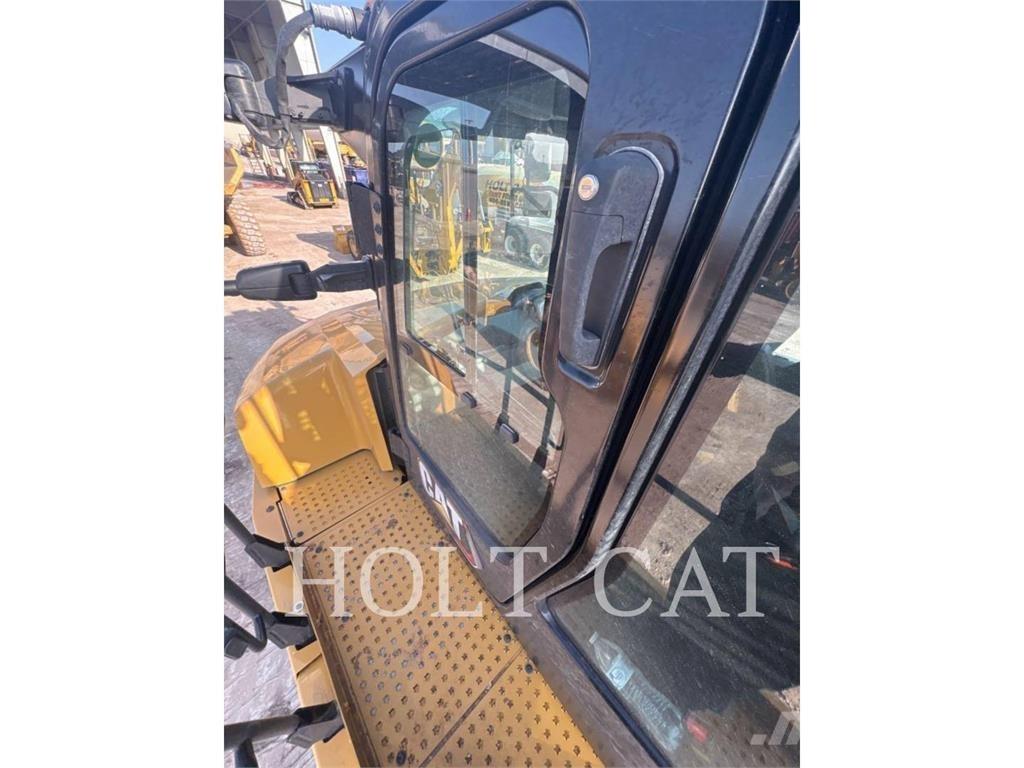 CAT 725 Midjestyrd dumper