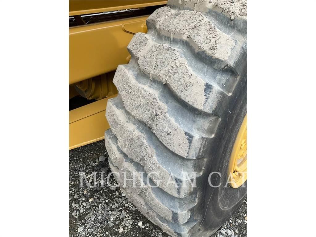 CAT 725 T Midjestyrd dumper