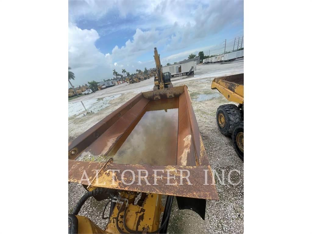 CAT 725C2 Midjestyrd dumper