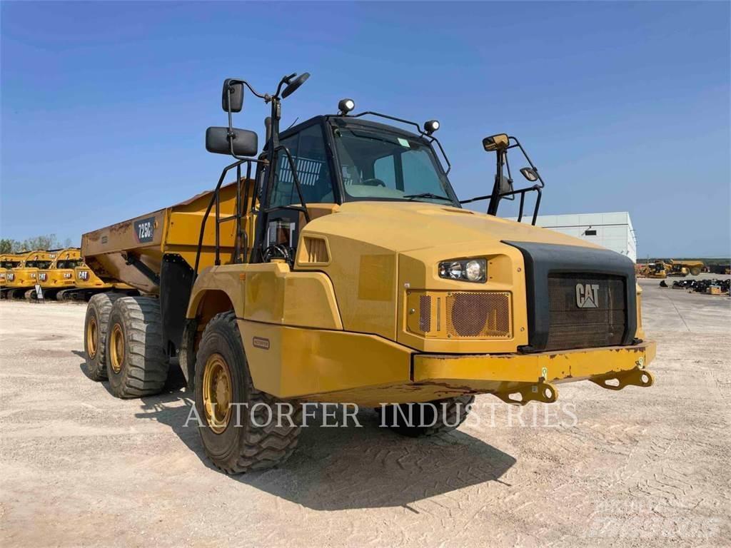 CAT 725C2 Midjestyrd dumper