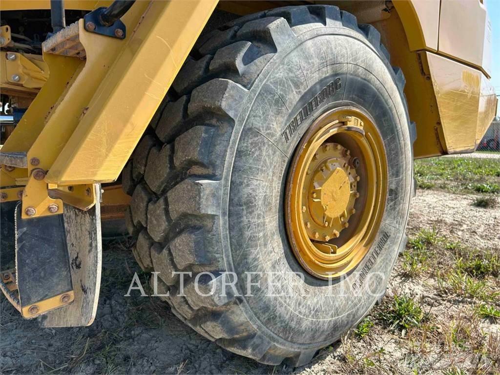 CAT 725C2 Midjestyrd dumper