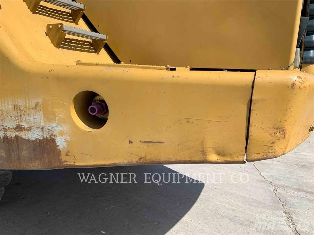 CAT 740 Midjestyrd dumper