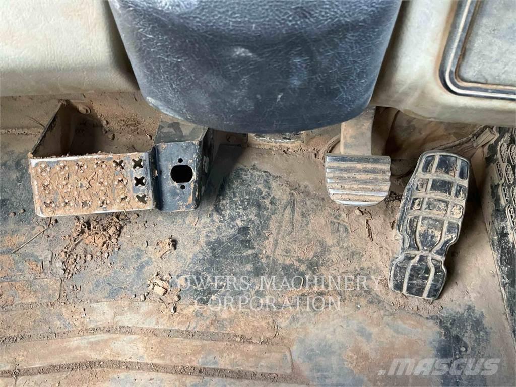 CAT 740B Midjestyrd dumper