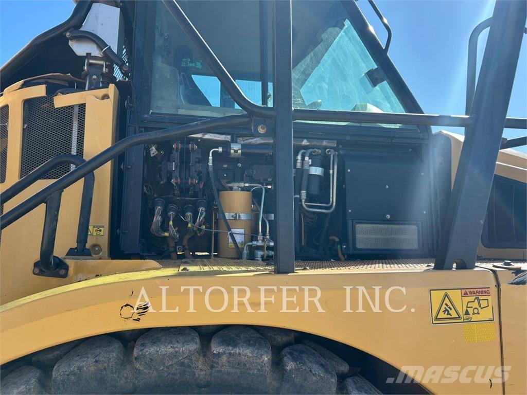 CAT 740B Midjestyrd dumper