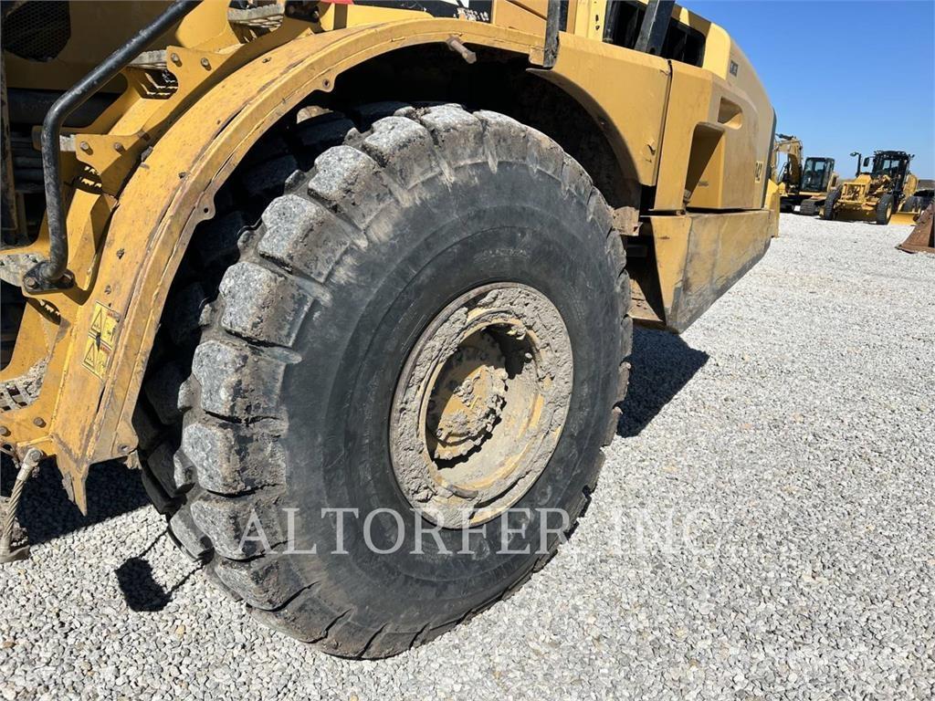 CAT 740B Midjestyrd dumper