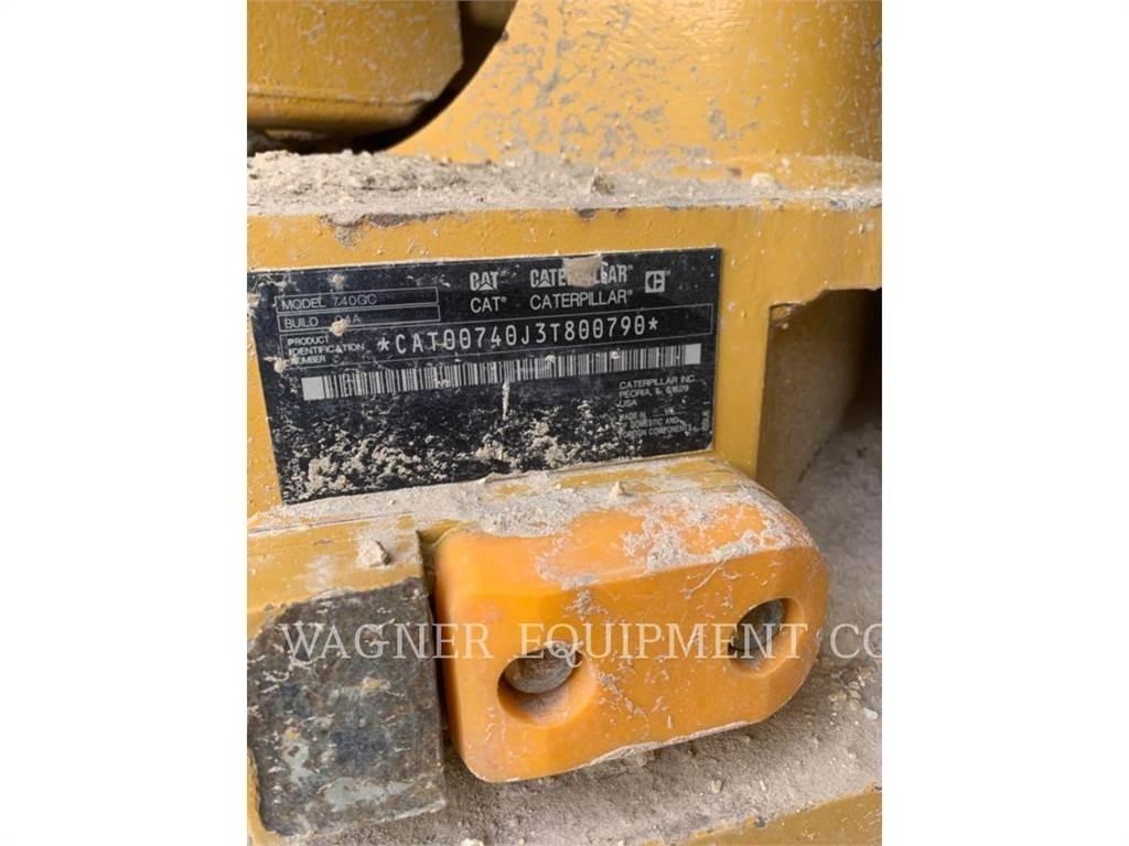 CAT 740GC Midjestyrd dumper