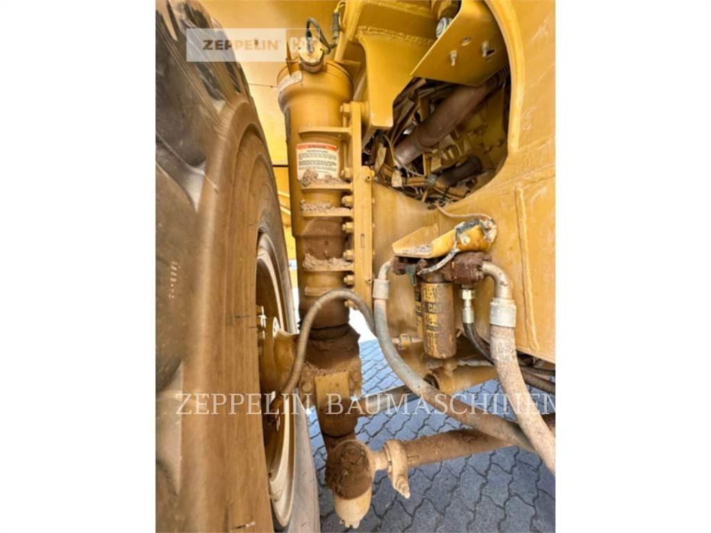 CAT 775E Midjestyrd dumper