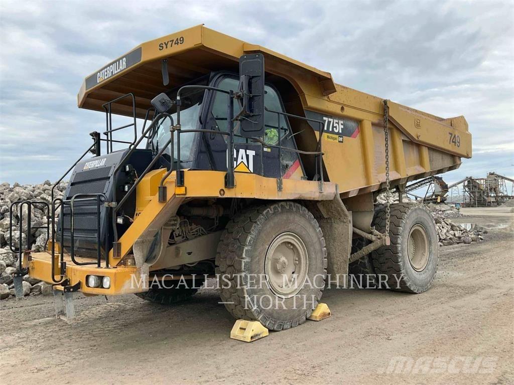 CAT 775F Midjestyrd dumper