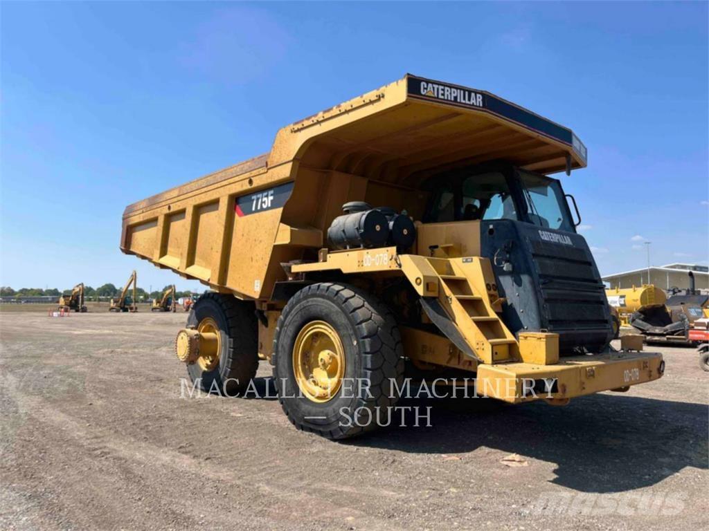 CAT 775F Midjestyrd dumper