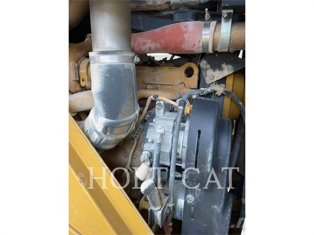 CAT 815 Jordkompaktorer