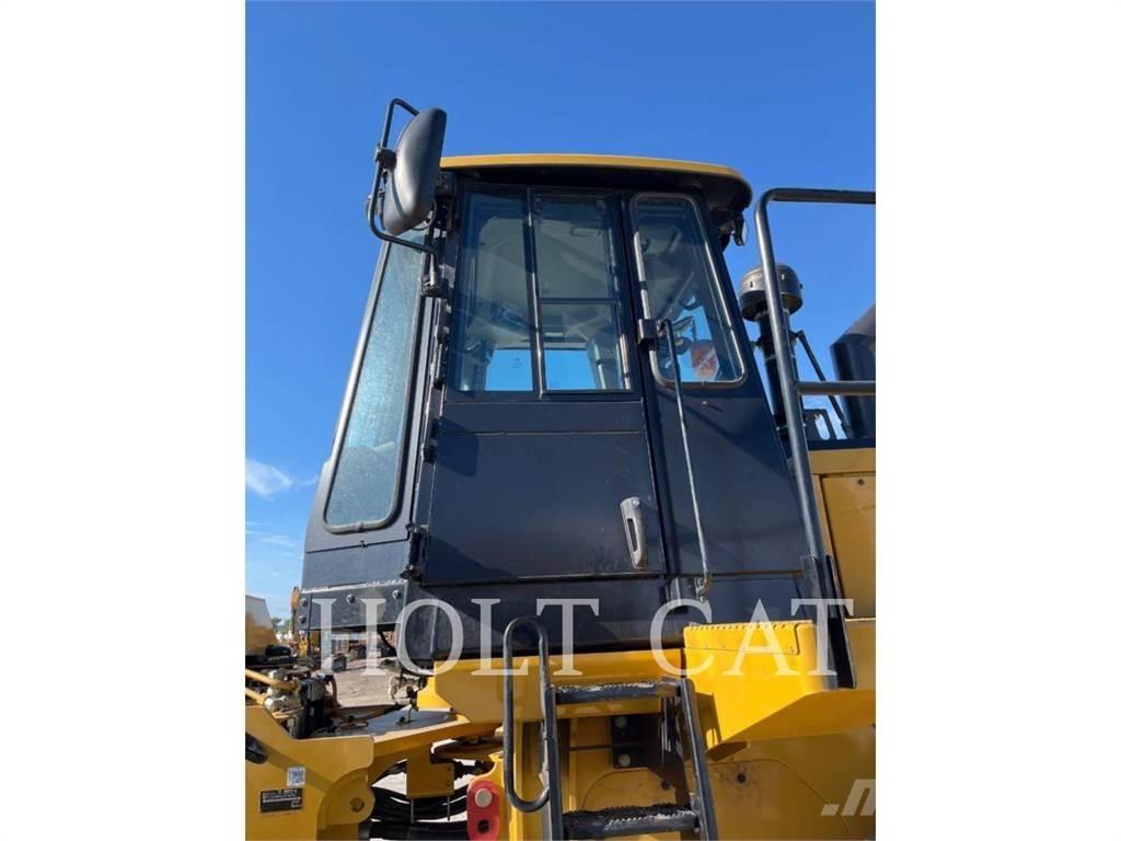 CAT 815 Jordkompaktorer