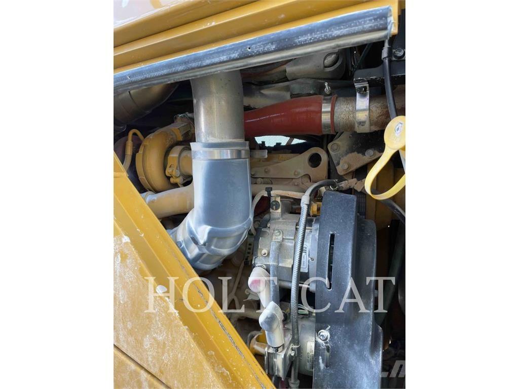 CAT 815 Jordkompaktorer
