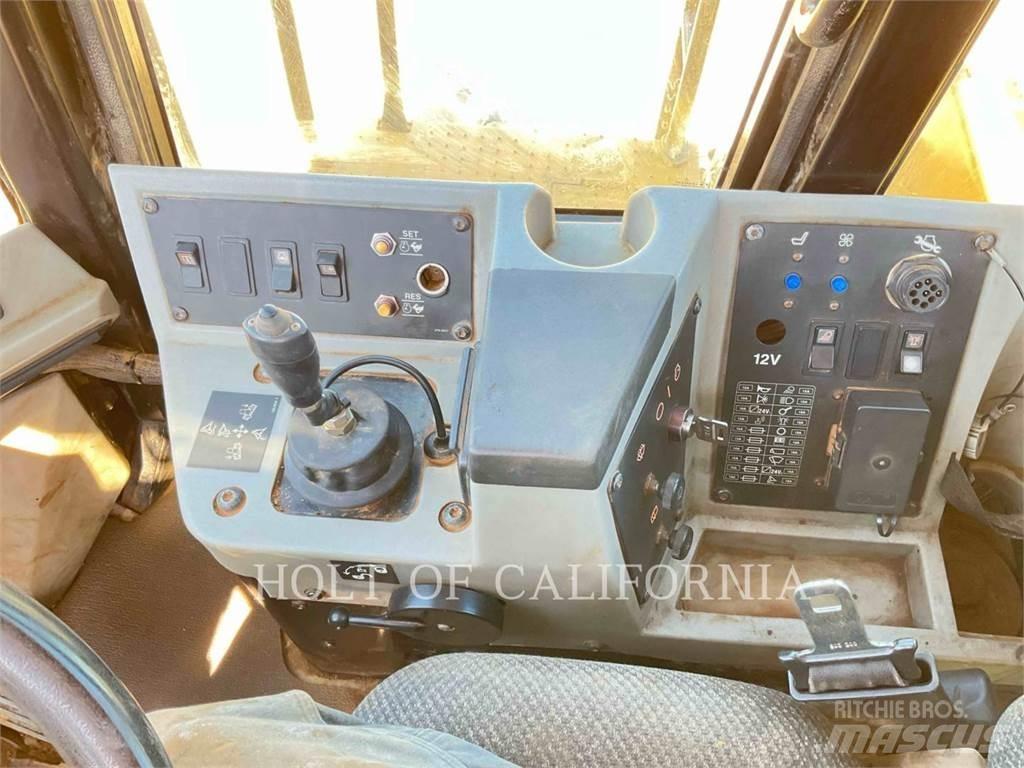 CAT 815F2 Jordkompaktorer